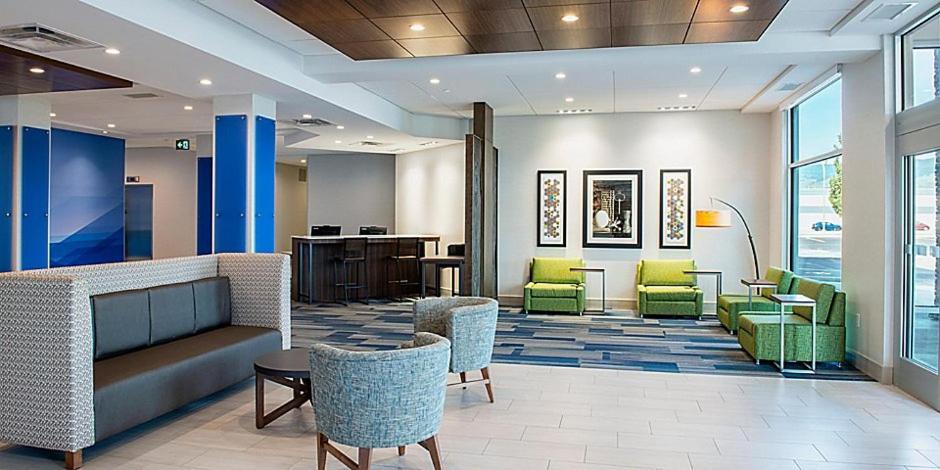 Holiday Inn Express & Suites - Brandon By Ihg Exteriér fotografie