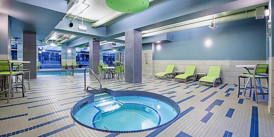 Holiday Inn Express & Suites - Brandon By Ihg Exteriér fotografie