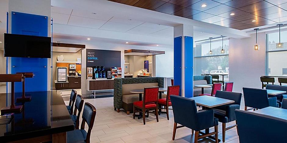Holiday Inn Express & Suites - Brandon By Ihg Exteriér fotografie