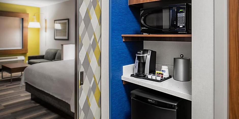Holiday Inn Express & Suites - Brandon By Ihg Exteriér fotografie