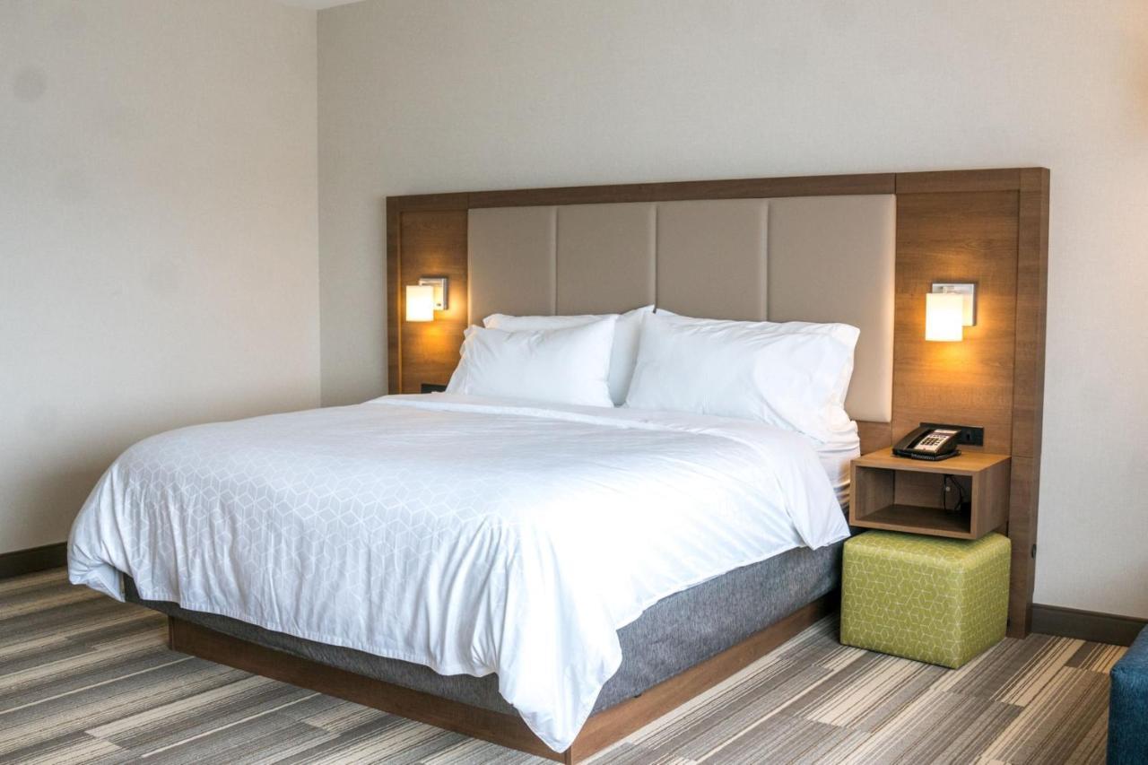 Holiday Inn Express & Suites - Brandon By Ihg Exteriér fotografie