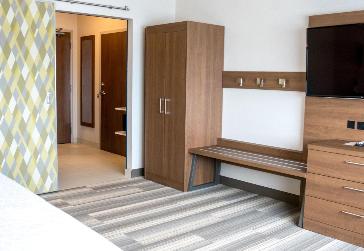 Holiday Inn Express & Suites - Brandon By Ihg Exteriér fotografie