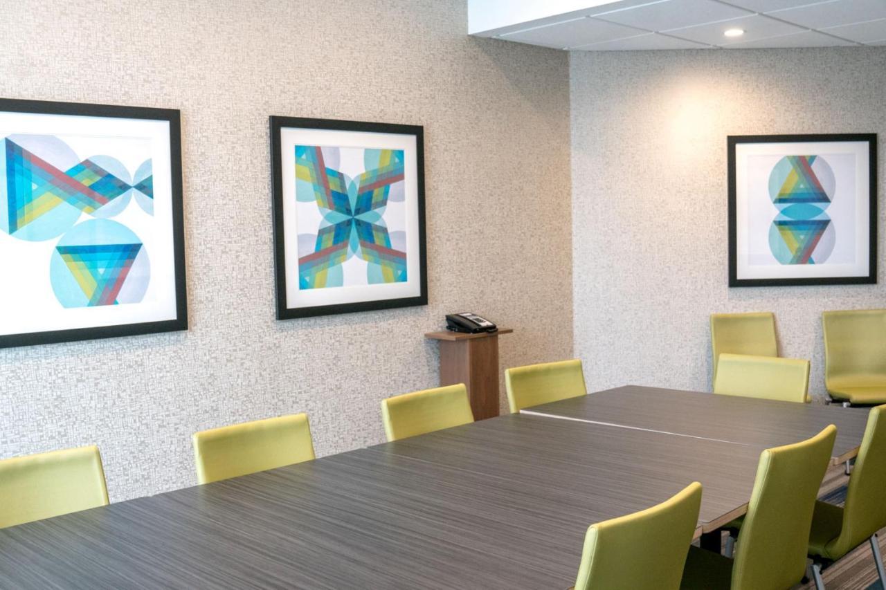Holiday Inn Express & Suites - Brandon By Ihg Exteriér fotografie