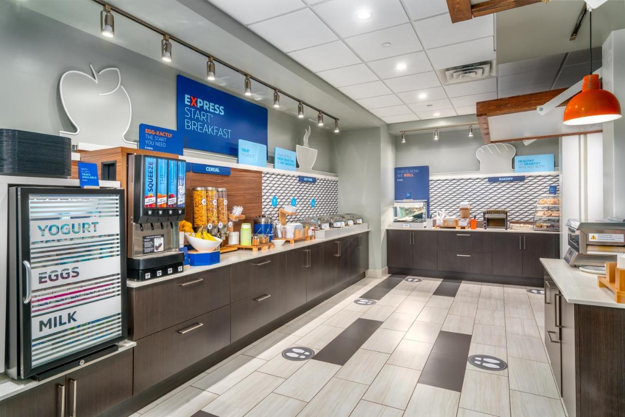 Holiday Inn Express & Suites - Brandon By Ihg Exteriér fotografie
