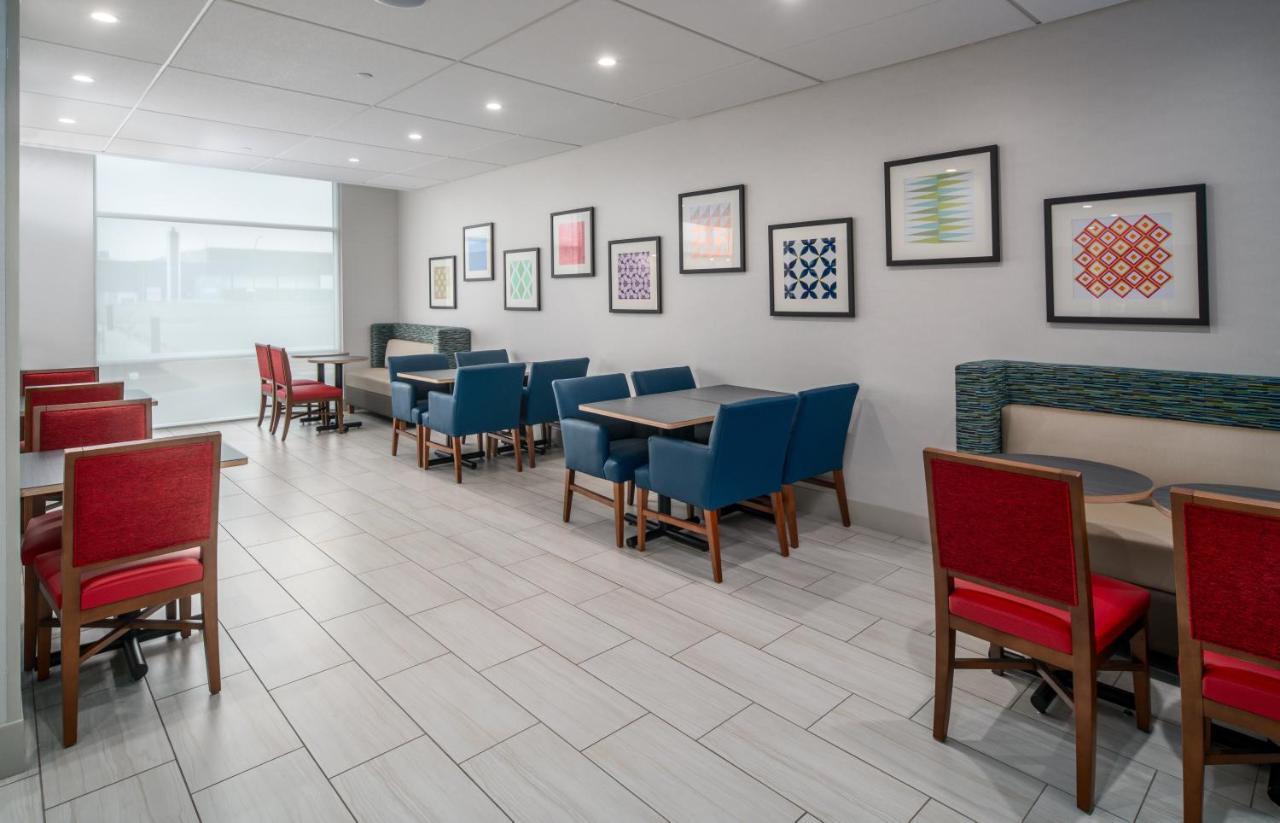 Holiday Inn Express & Suites - Brandon By Ihg Exteriér fotografie