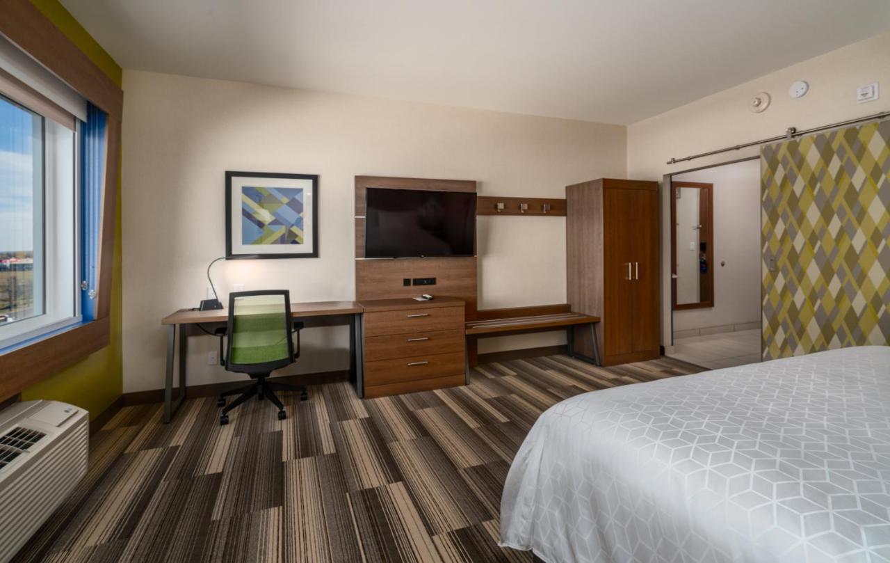 Holiday Inn Express & Suites - Brandon By Ihg Exteriér fotografie