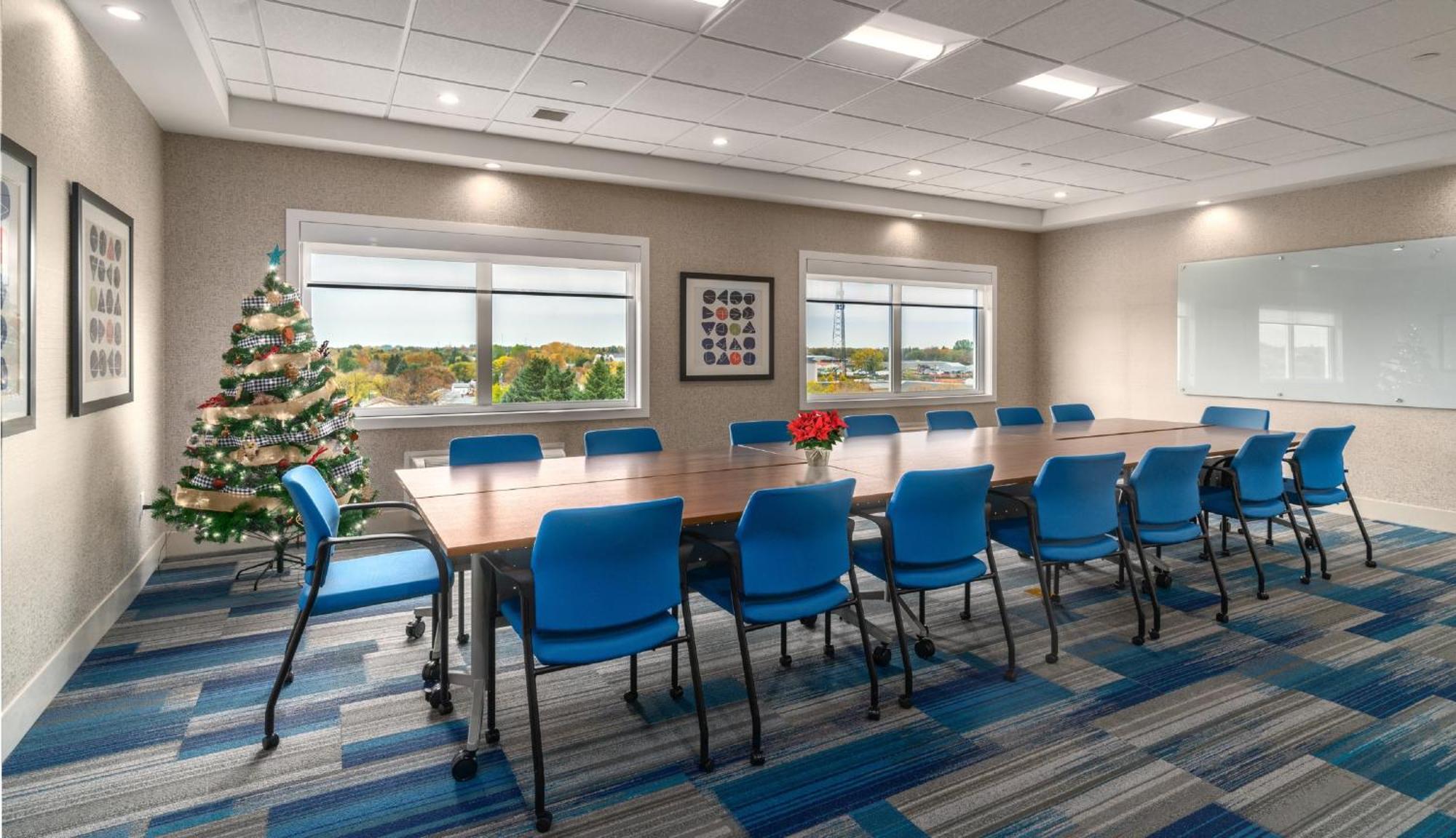 Holiday Inn Express & Suites - Brandon By Ihg Exteriér fotografie