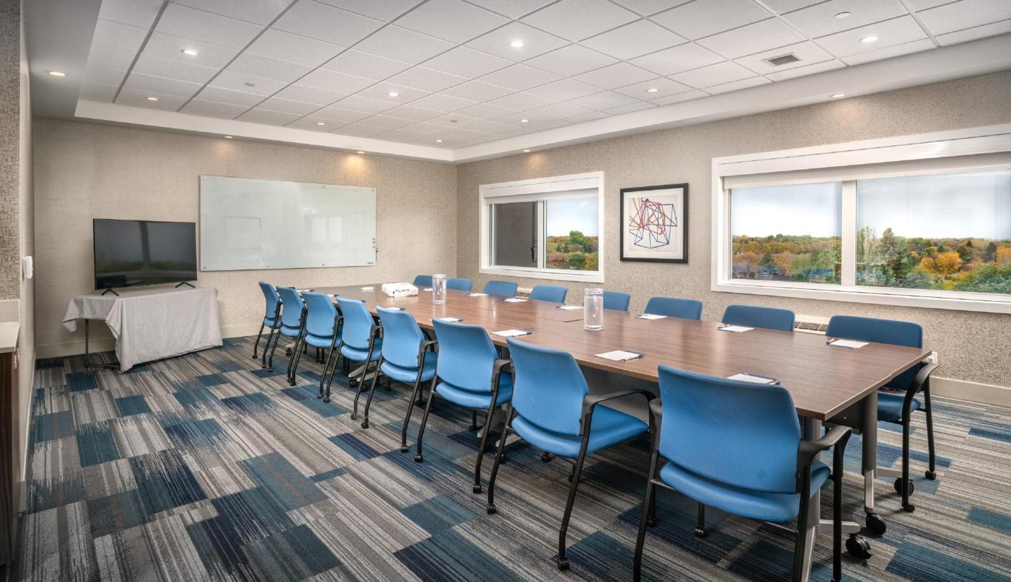 Holiday Inn Express & Suites - Brandon By Ihg Exteriér fotografie