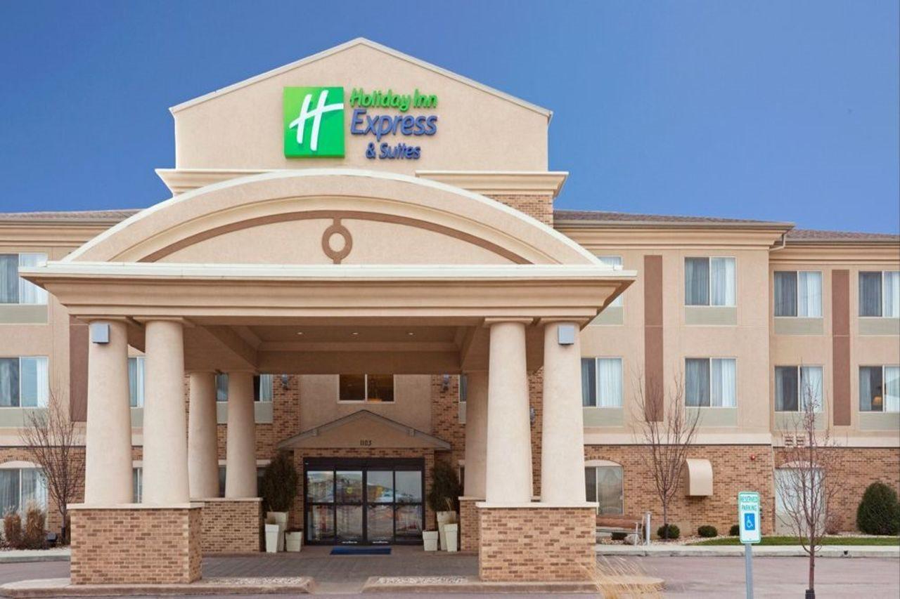 Holiday Inn Express & Suites - Brandon By Ihg Exteriér fotografie