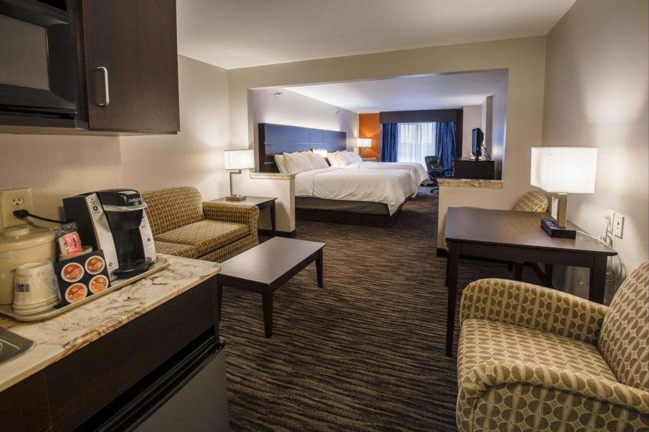 Holiday Inn Express & Suites - Brandon By Ihg Exteriér fotografie